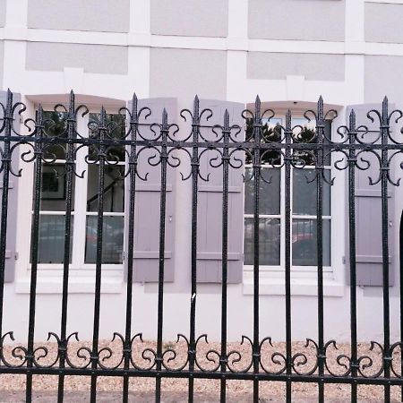 Apartamento Le 2 pièces avec parking privé Honfleur Exterior foto